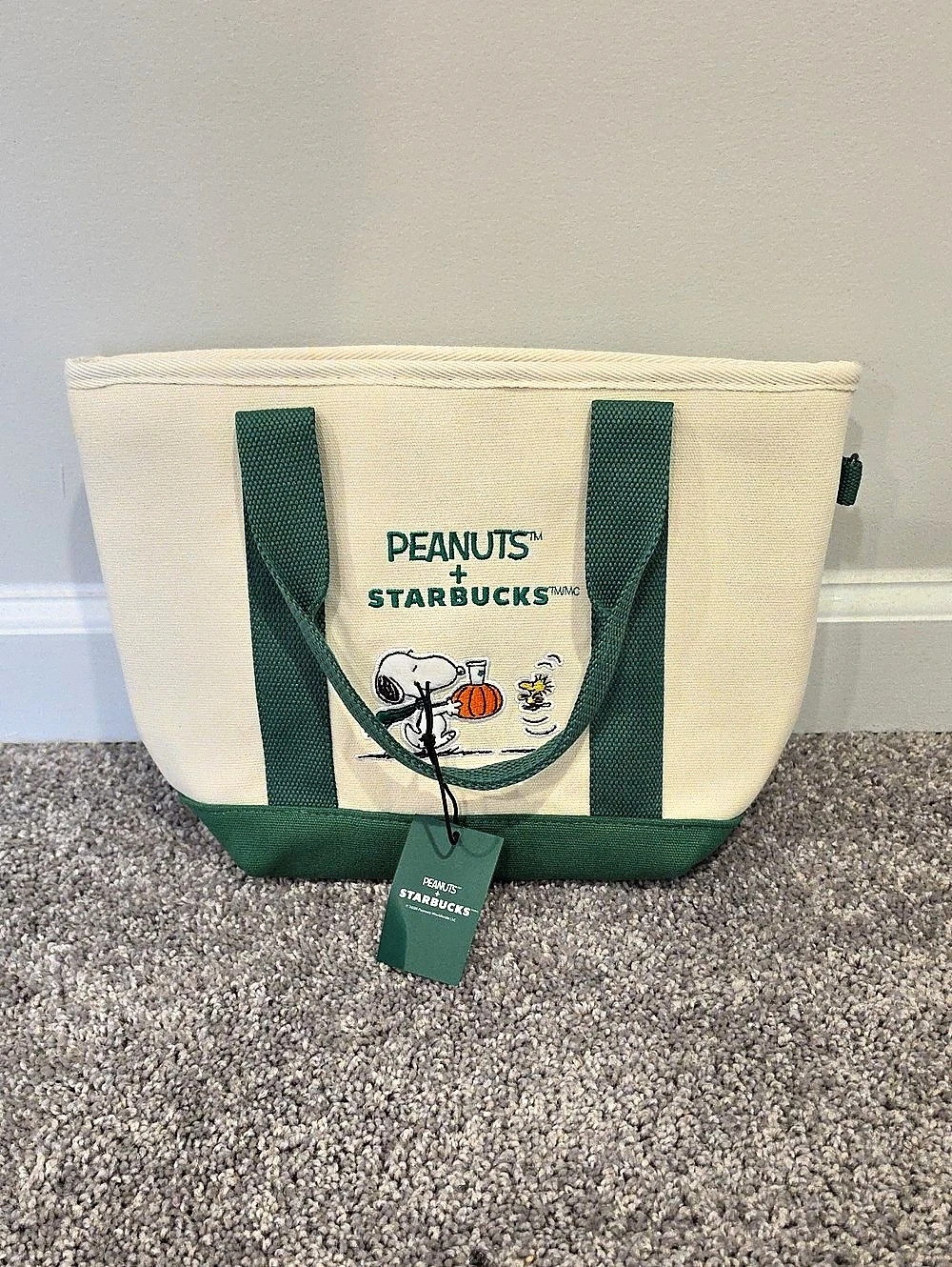 Starbucks x Peanuts Snoopy Canvas Tote Bag in Green & Cream